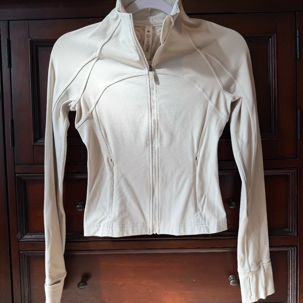 Lululemon Nulu Cropped Define Jacket - Sz 4 - Bone / Cream / Light Tan LIKE NEW